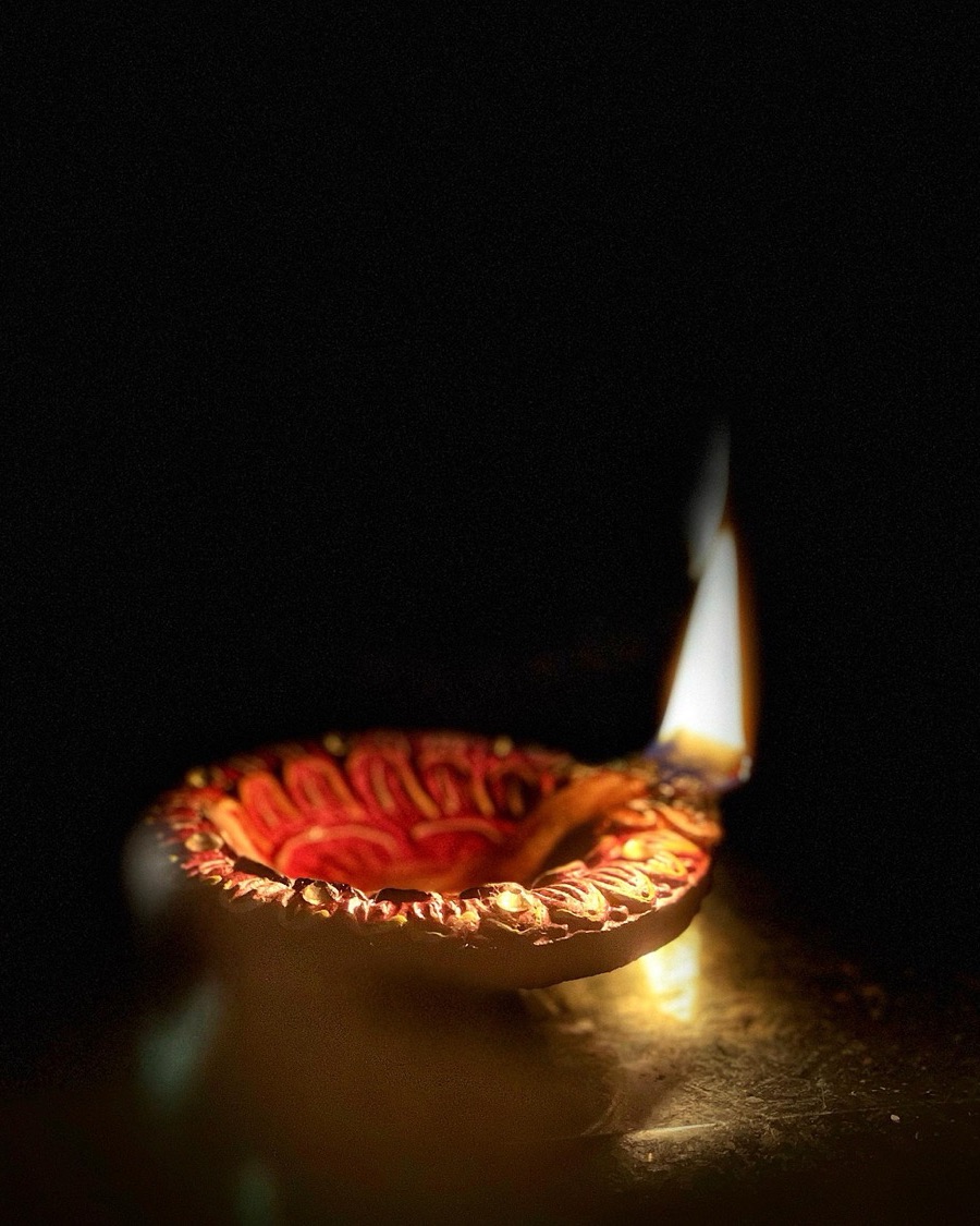 Red Clay Diya, Single